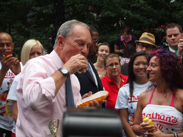 Mayor Bloomberg takes a bite